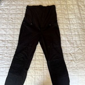 H&M maternity jeggings over the bump